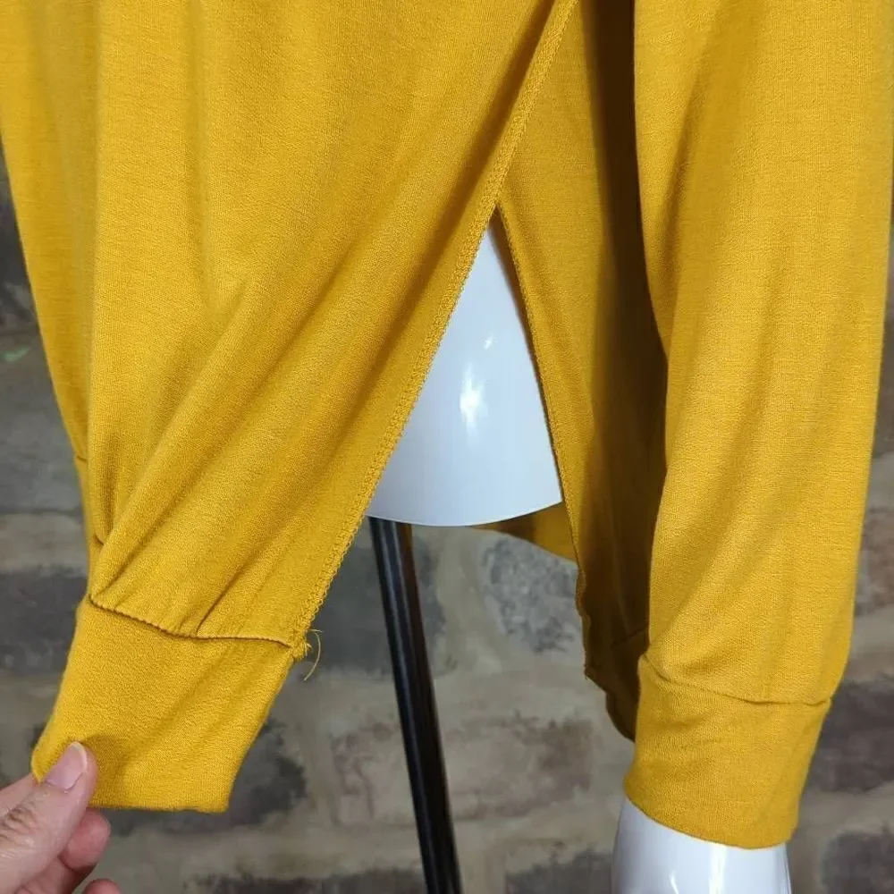 Ivoire Shirt Woman's Size Small Yellow Raglan‎ Long Sleeve Lightweight Soft